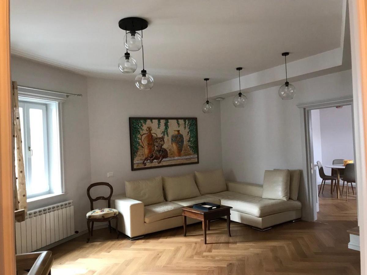 Augsburg Apart Piatra Neamţ Екстериор снимка