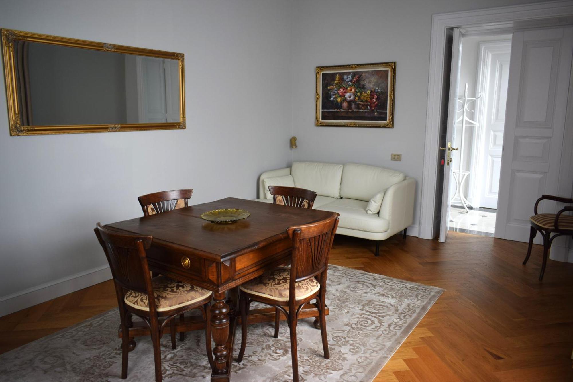 Augsburg Apart Piatra Neamţ Екстериор снимка