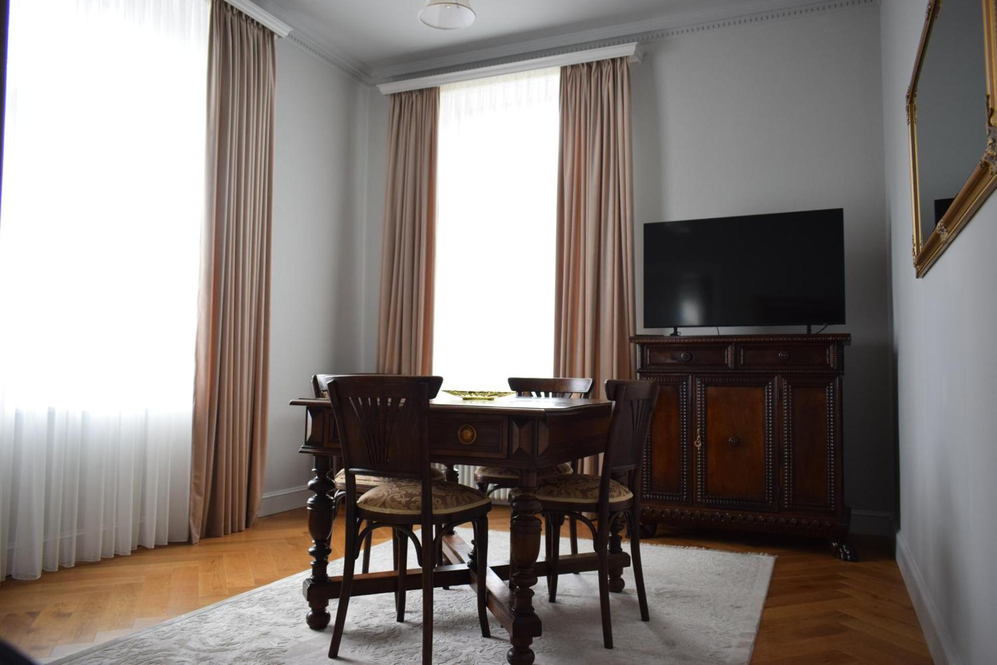 Augsburg Apart Piatra Neamţ Екстериор снимка